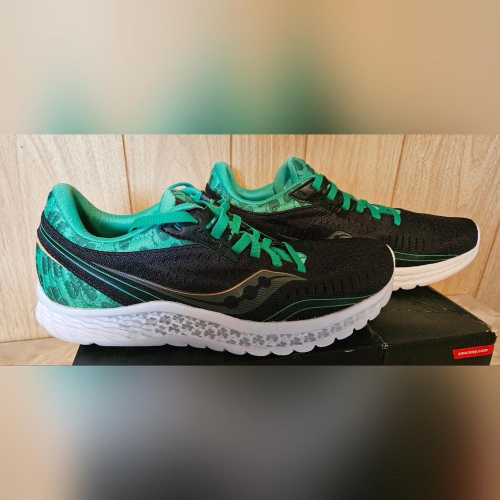 Saucony Kinvara 11. St. Patricks Day size 8 ☘️❤️